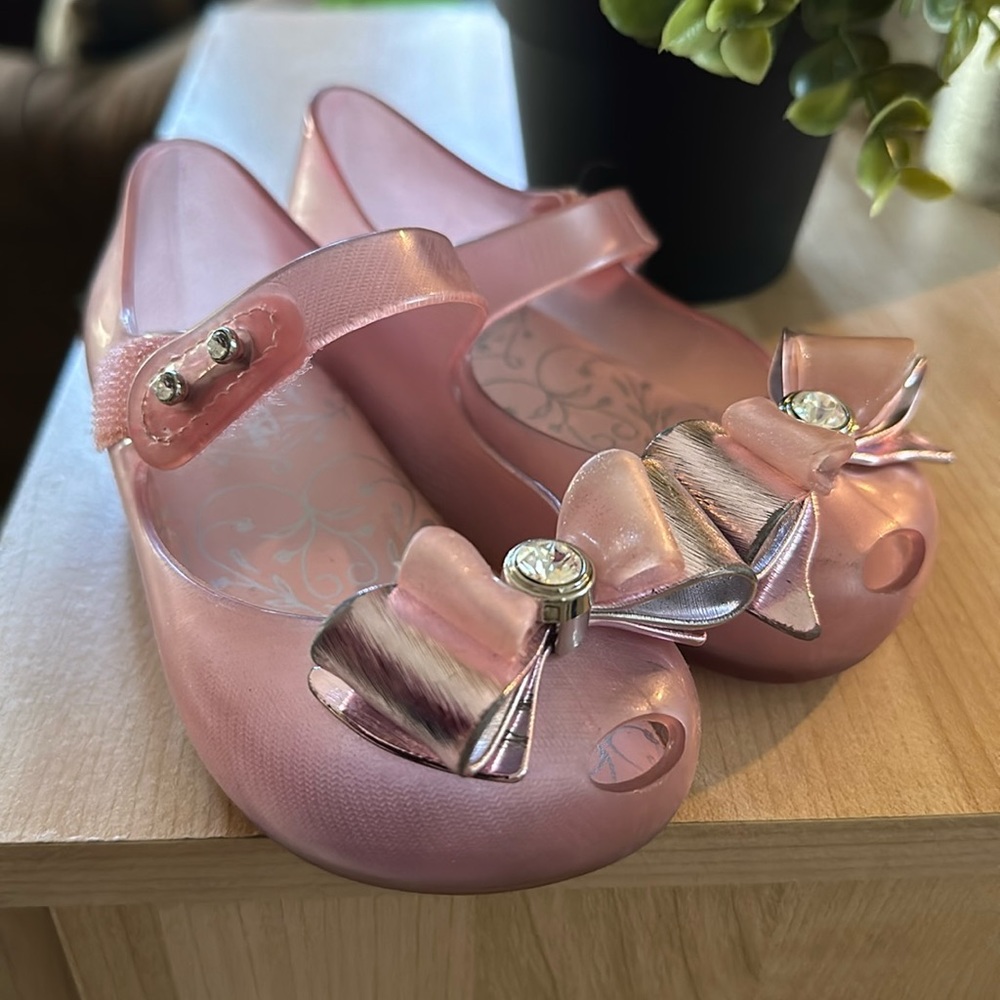 Mini Melissa toddler size 8 pink shoes with bow. Great condition